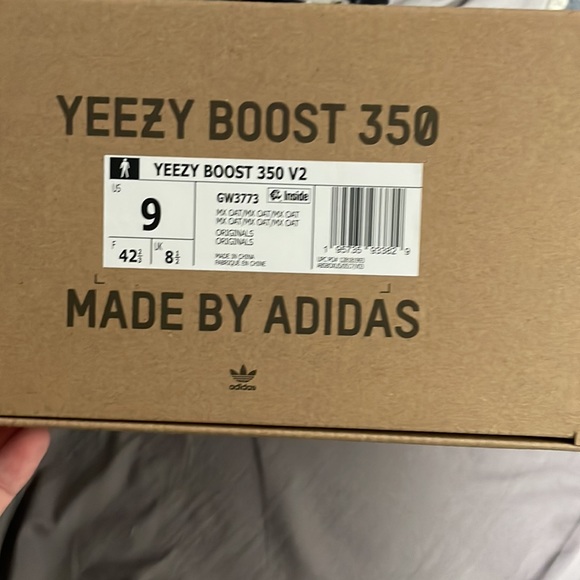 Adidas yeezy main image 9